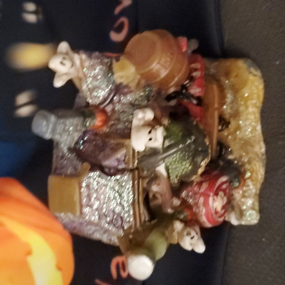 HALLOWEEN SWEATSHIRT WITH HAUNTED HOUSE NWOT - Picture 5 of 7